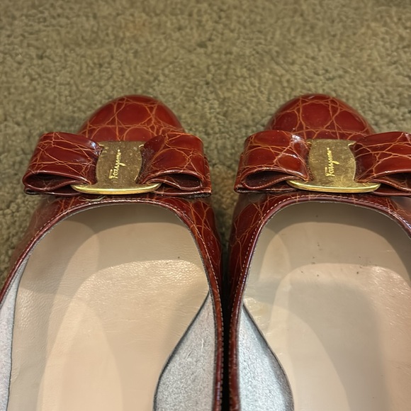 Crocodile Ferragamo low heels - Picture 7 of 15